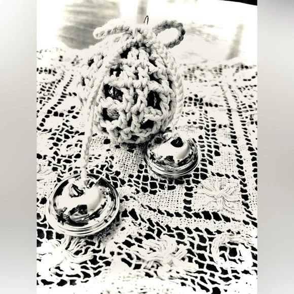 CROCHETED FARMHOUSE CHRISTMAS ORNAMENT - Picture 5 of 12